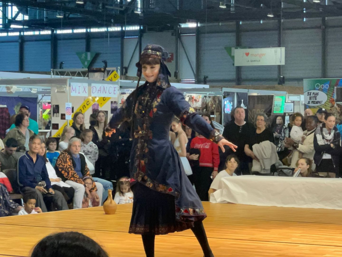 Azerbaijani traditional dance performed within exhibition in Geneva