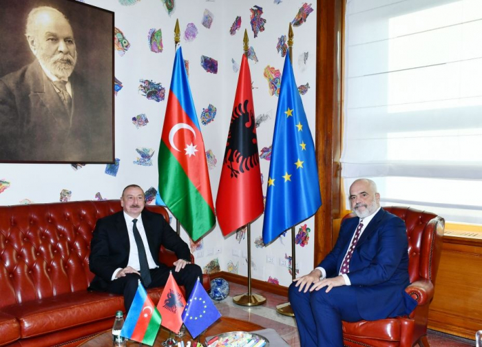   Präsident Ilham Aliyev führt ein Einzelgespräch mit dem albanischen Premierminister Edi Rama  
