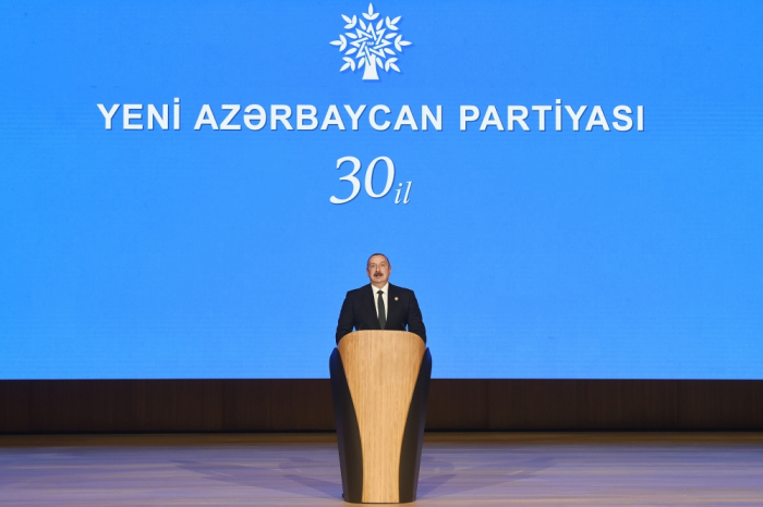  Le président Ilham Aliyev participe à une cérémonie organisée à l