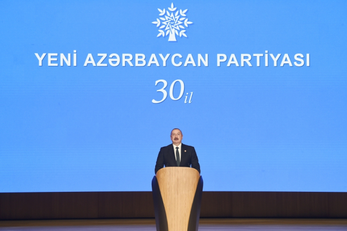  Präsident Ilham Aliyev nimmt an einer Veranstaltung teil, die dem 30. Jahrestag der Partei „Neues Aserbaidschan“ gewidmet ist 