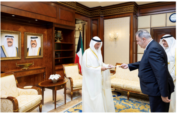   Aserbaidschanischer Botschafter überreicht dem kuwaitischen Außenminister sein Beglaubigungsschreiben  