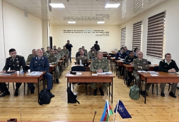 La OTAN inspecciona el equipo de combate de las Fuerzas Armadas de Azerbaiyán