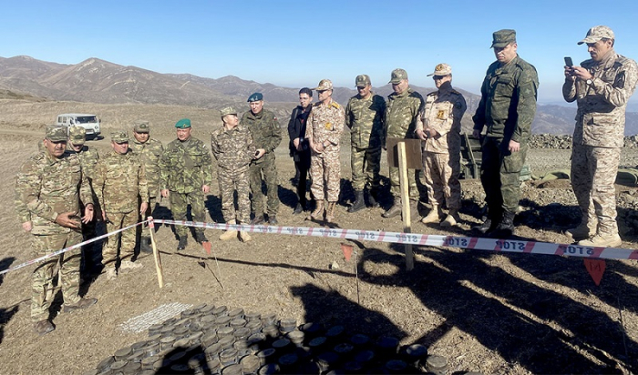   Foreign military attachés inspect minefield in direction of Saribaba high ground: Azerbaijani MoD  