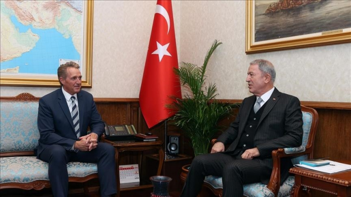 Turkish defense minister receives US envoy for talks