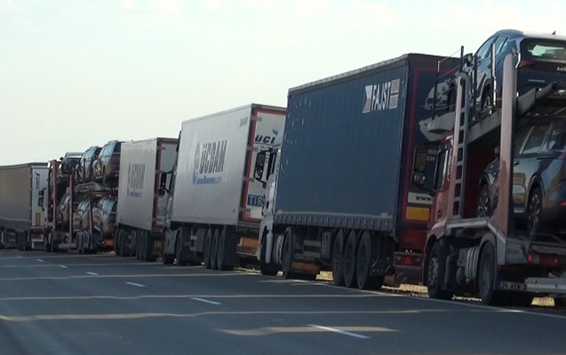    Gürcüstan-Azərbaycan sərhədində yük maşınlarının tıxacı -    VİDEO      