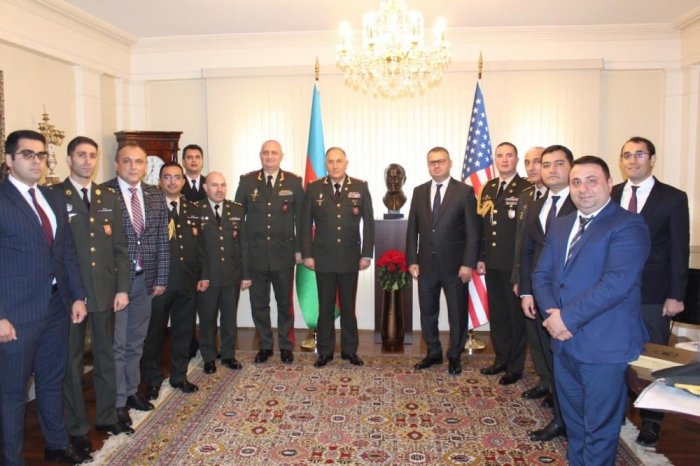  Generalstabschef der aserbaidschanischen Armee besucht die Botschaft des Landes in den USA 