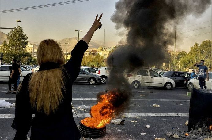    İranda etirazlarda 300 nəfər öldürülüb   