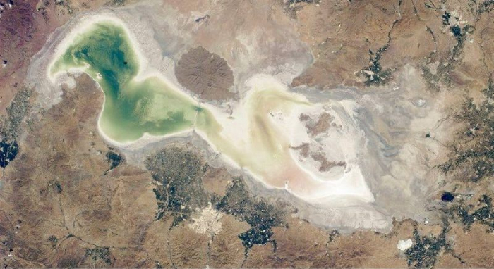     Ex-Minister:   Die Entwässerung des Urmia-Sees wird zum Auftreten schwerer Krankheiten führen  