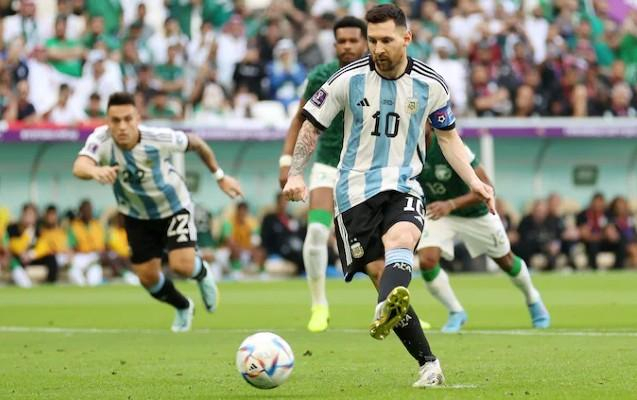    Messi Maradonanı geridə qoydu,    dünya rekordunu təkrarladı     
   