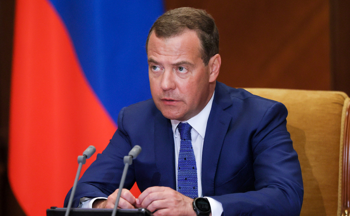      Medvedev: "Öz torpaqlarımız üçün mübarizə aparırıq"   