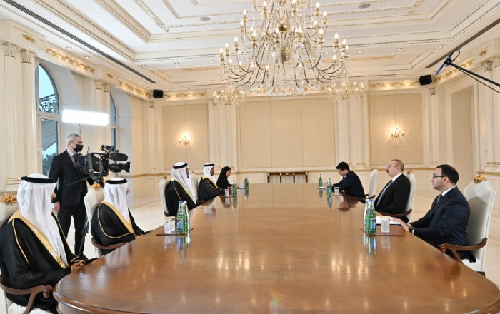  Le président Ilham Aliyev reçoit le ministre des Affaires du Cabinet des Émirats arabes unis 