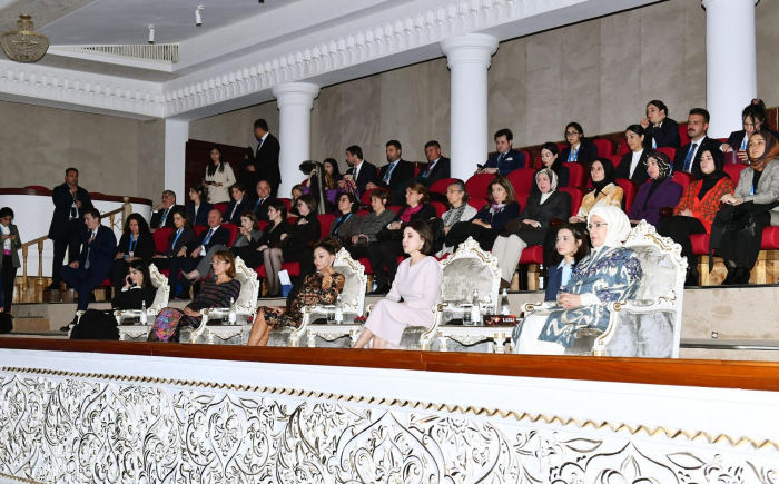    Mehriban Əliyeva “Lazgi” baletinə baxdı -    FOTO      