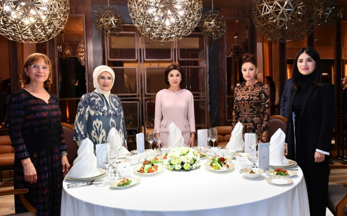    Mehriban Əliyeva şam yeməyində iştirak edib   