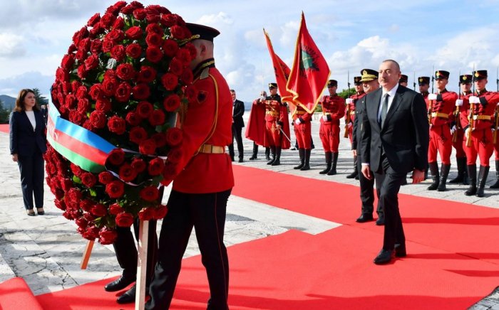    Prezident Tiranada “Mother Albaniya” abidəsini ziyarət edib     
