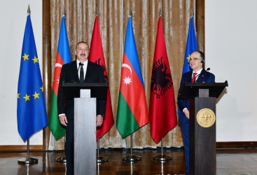   Los presidentes de Azerbaiyán y Albania hicieron declaraciones a la prensa  