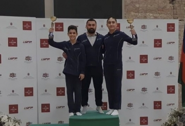 Las gimnastas de Azerbaiyán ganan la medalla de oro en un torneo internacional