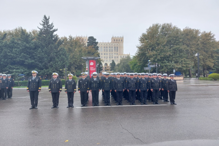   Se realiza en Bakú una marcha acompañada por banda militar en el Día de la Victoria  