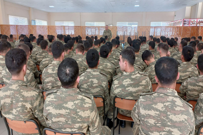 Hərbi qulluqçuların maarifləndirilməsi tədbirləri keçirilib
