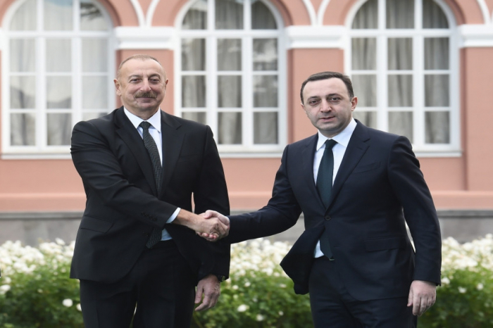 "Azərbaycan-Gürcüstan münasibətləri yeni məzmun kəsb etməkdədir" "Azərbaycan-Gürcüstan münasibətləri yeni məzmun kəsb etməkdədir"