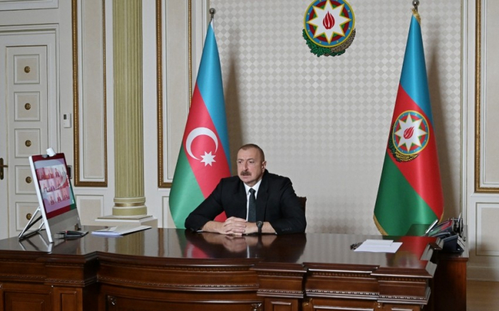 Vaira Vike-Freiberga recibe el Diploma de Honor del Presidente de Azerbaiyán