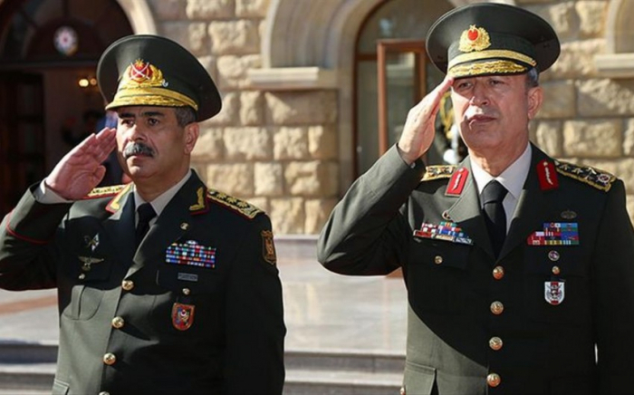   El ministro de Defensa de Azerbaiyán expresa sus condolencias a su colega turco  