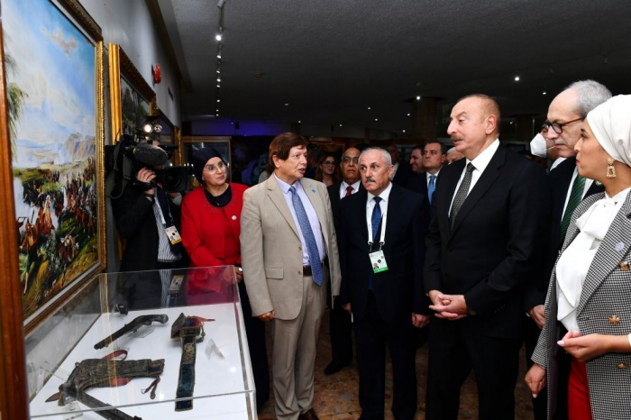   Presidente de Azerbaiyán visita el Monumento a los Mártires y el Museo Nacional Muyahidín en Argel  