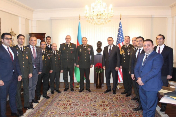 El Jefe del Estado Mayor General del Ejército de Azerbaiyán visita la embajada del país en EEUU