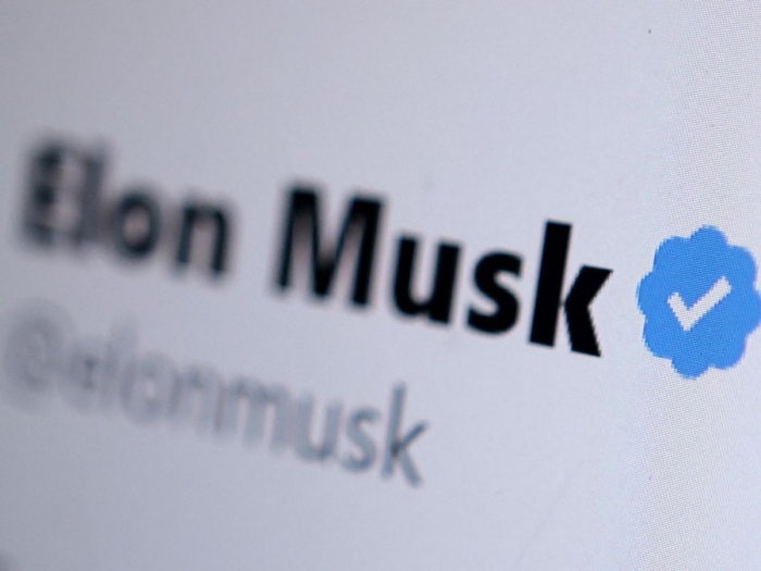 Elon Musk suscite la polémique avec Twitter Blue et la certification