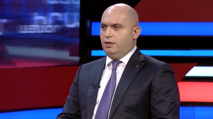    İrəvan daha bir siyasətçiyə qadağa qoydu   