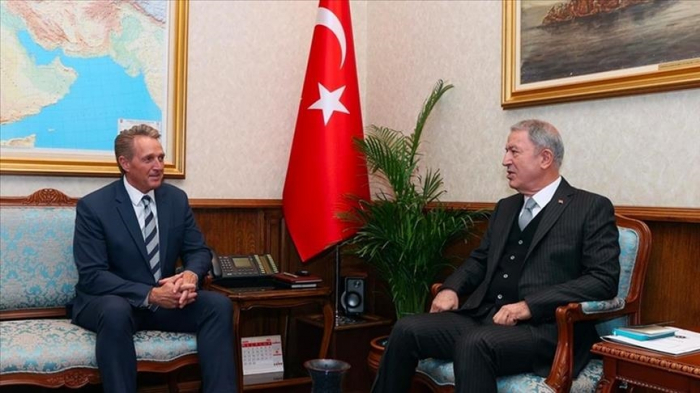 Le ministre turc de la Défense accorde une audience à l