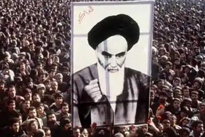       Xomeyniçilik şiəliyə qarşı:    "İrana ibadət"ə dəvət edən siyasi ideologiya   