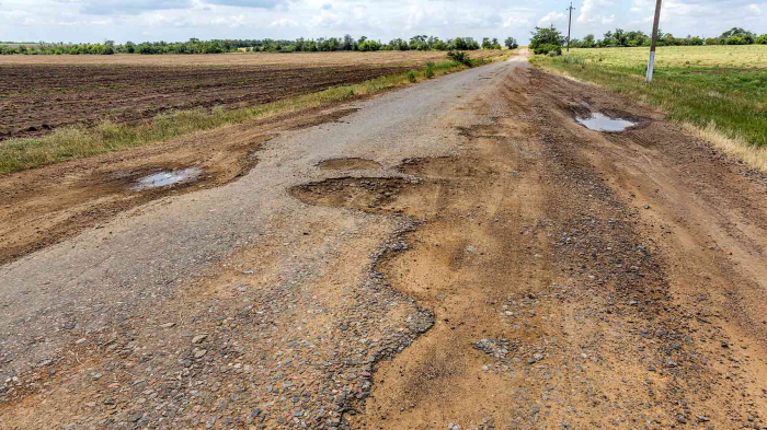   Oğuzda  uzun illər təmir olunmayan yol bərbad vəziyyətdədir 