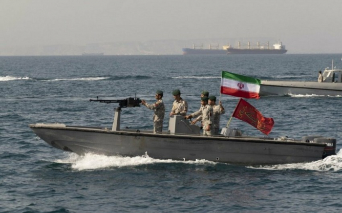    İran qayığı ABŞ gəmilərinə təhlükəli məsafədə yaxınlaşıb     
