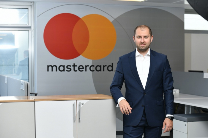    Azərbaycanda 10 milyon əhaliyə 13 milyon bank kartı düşür   