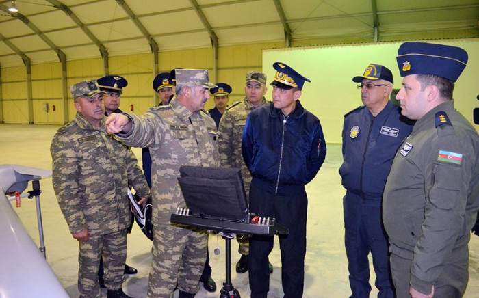  Stellvertretende Verteidigungsminister Usbekistans war in der Militäreinheit des Luftwaffes  - FOTOS  