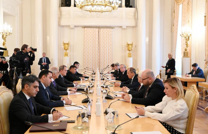   Les relations russo-azerbaïdjanaises continuent de se développer régulièrement, selon Lavrov  