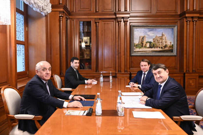   Ali Asadov se reunió con el asistente de Putin  
