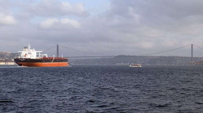 Tanker mit russischem Öl stauen sich am Bosporus