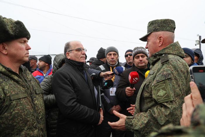   Representantes del Ministerio de Ecología, del Ministerio de Economía y AzerGold continuarán las negociaciones con las fuerzas de paz rusas en Joyalí  
