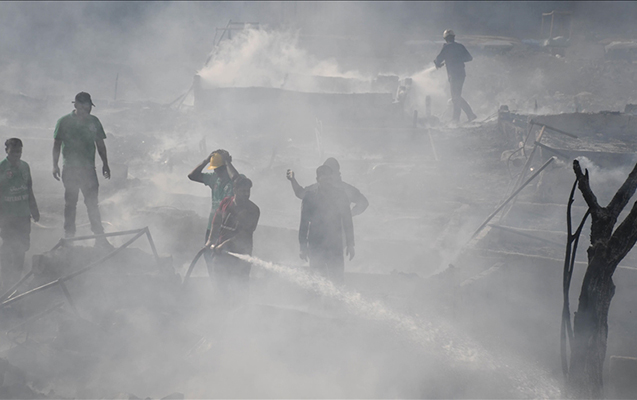    Pakistanda bazarda yanğın -    300-dən çox mağaza kül oldu     
   