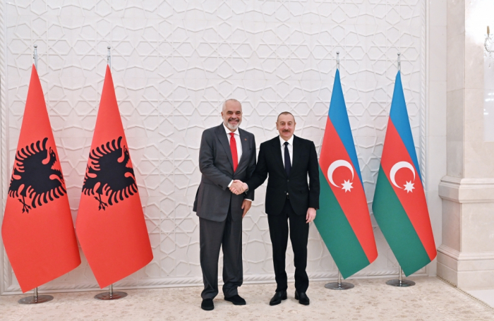   Präsident Ilham Aliyev führt ein Einzelgespräch mit dem albanischen Premierminister  