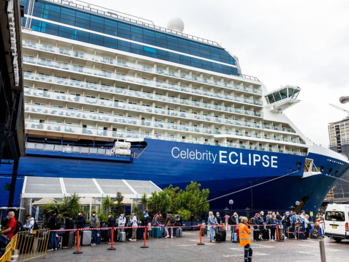 Cruise ship arrives in Sydney with close to 300 suspected COVID cases