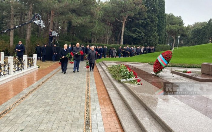   Volk von Aserbaidschan gedenkt Heydar Aliyev  
