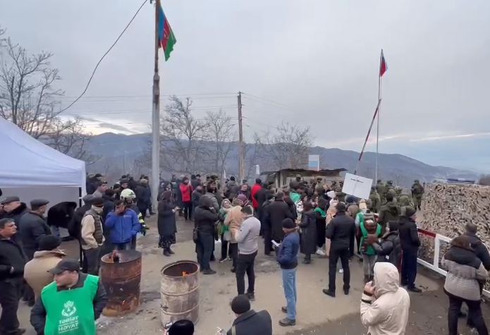  Azerbaijani activists continue protests near Shusha for second day - VIDEO