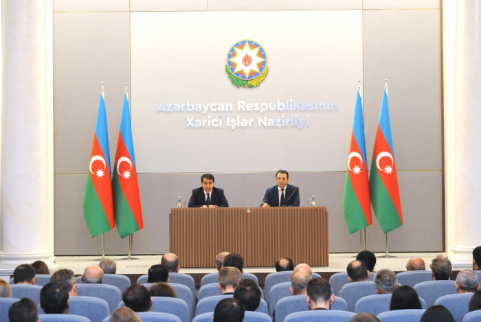 Hikmət Hacıyev: "Faydalı qazıntı yataqları qanunsuz istismar edilib" Hikmət Hacıyev: "Faydalı qazıntı yataqları qanunsuz istismar edilib"