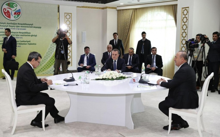   Es findet ein Treffen der Außenminister Aserbaidschans, der Türkei und Turkmenistans statt   - FOTO    