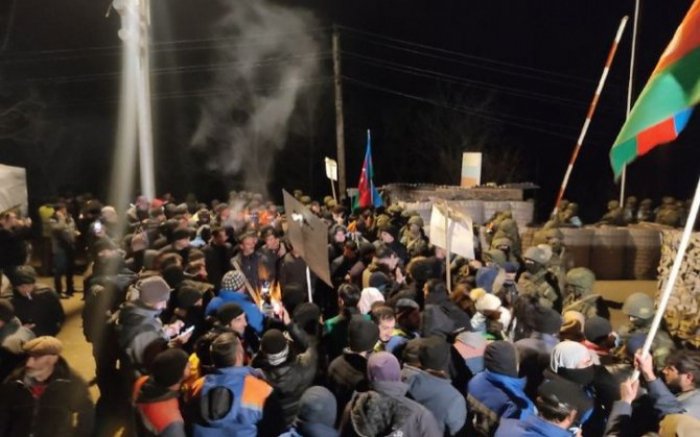  Les manifestants passeront une autre nuit sur la route Choucha-Khankendi 