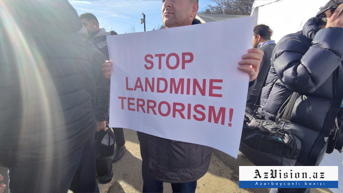   Aserbaidschanische Demonstranten singen Slogans im Latschin-Korridor –   FOTOS    