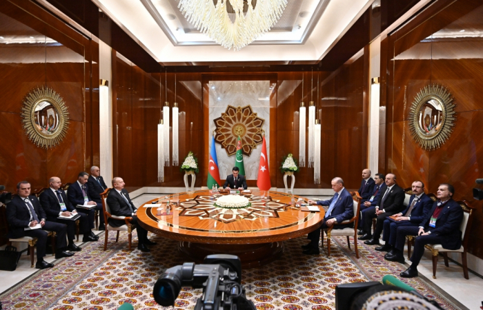   Präsidenten von Aserbaidschan, der Türkei und Turkmenistan hielten ein erweitertes Treffen in Turkmenbashi ab  