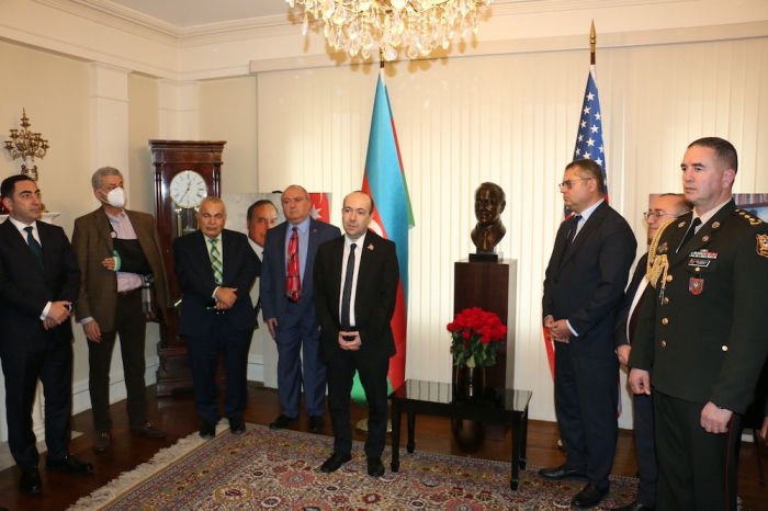   Heydar Aliyev in Washington gedacht  